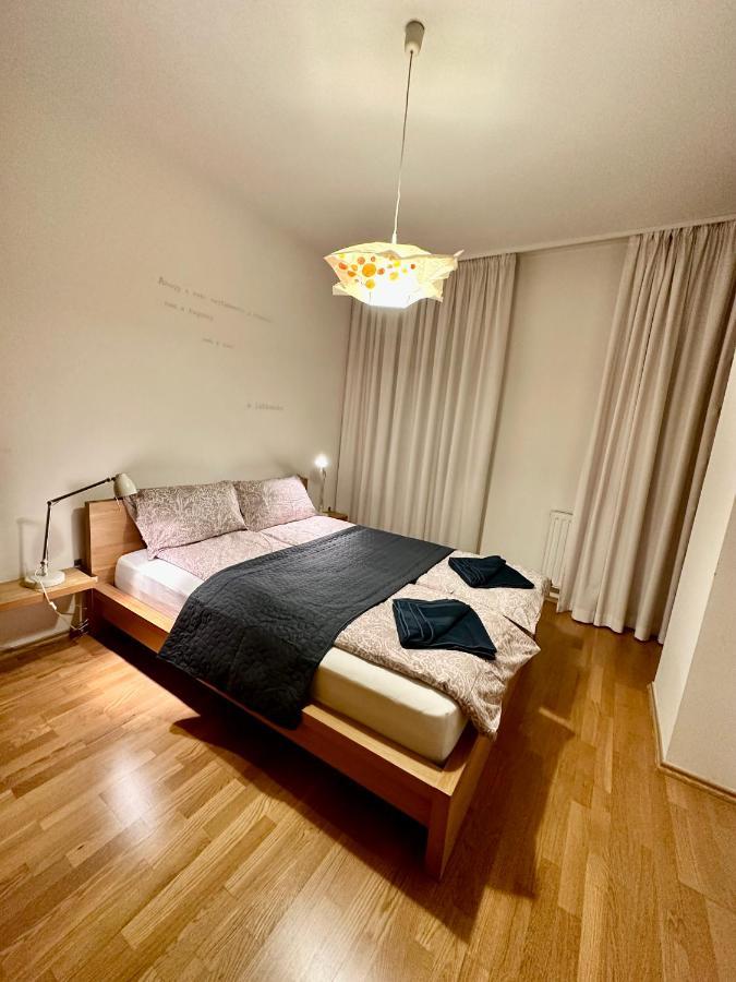 Central Apartment With Balcony Budapest Eksteriør bilde