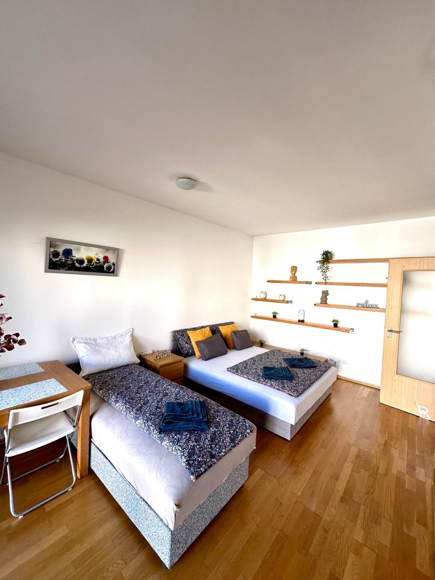 Central Apartment With Balcony Budapest Eksteriør bilde