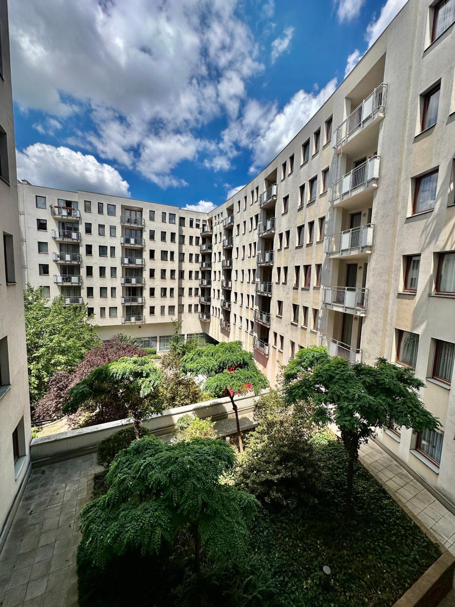 Central Apartment With Balcony Budapest Eksteriør bilde