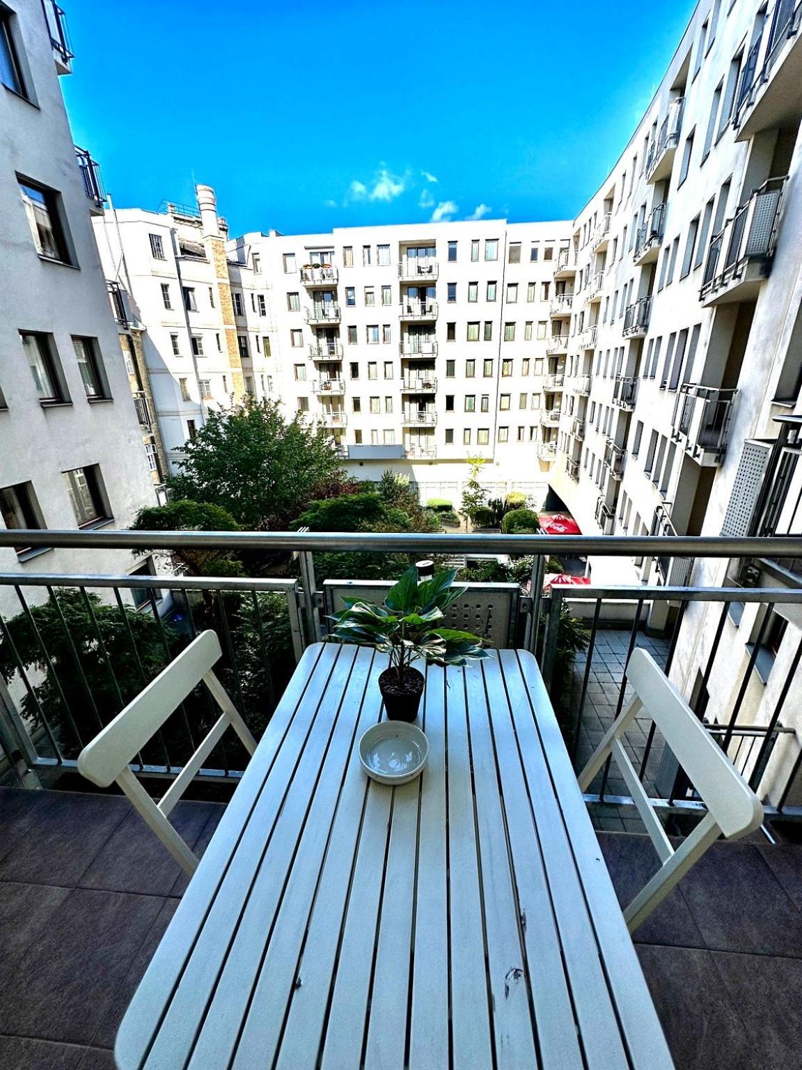 Central Apartment With Balcony Budapest Eksteriør bilde